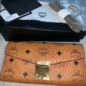 MCM Patricia wallet on a chain